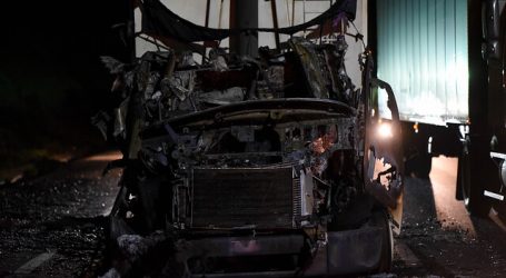 5 vehículos fueron quemados tras el desalojo de una toma en La Araucanía