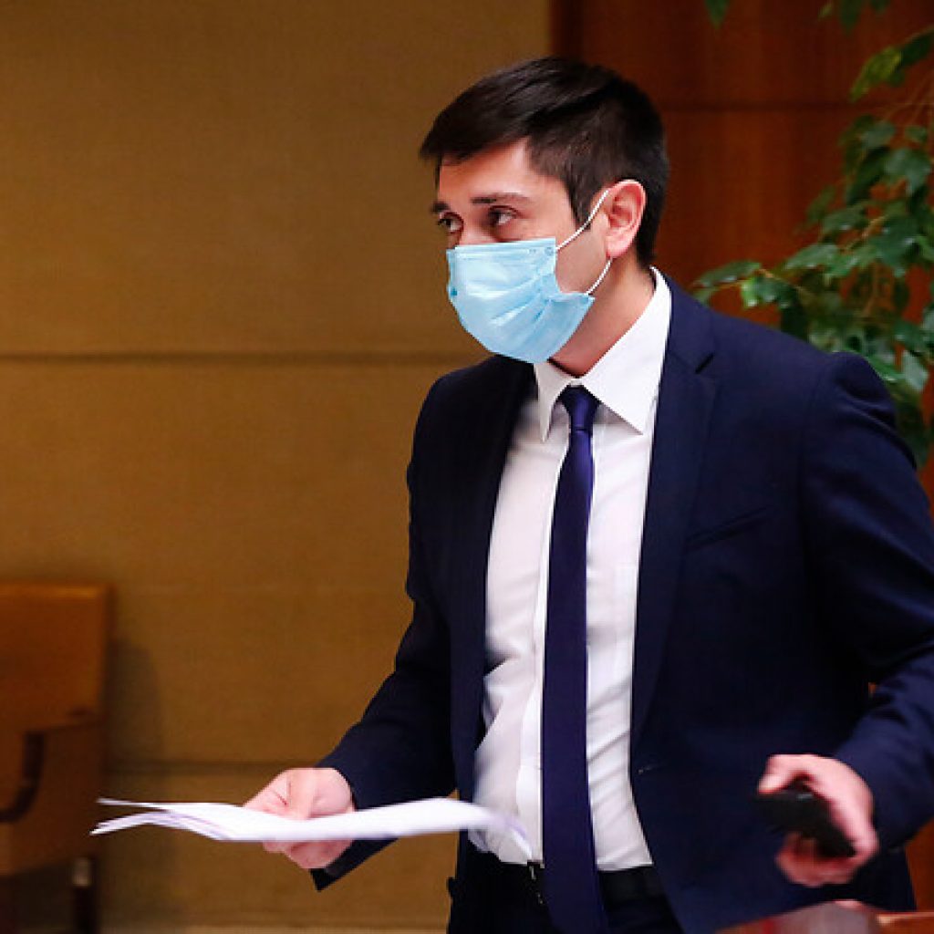 Calisto acusa excesiva burocracia para implementar vacunación universal en Aysén