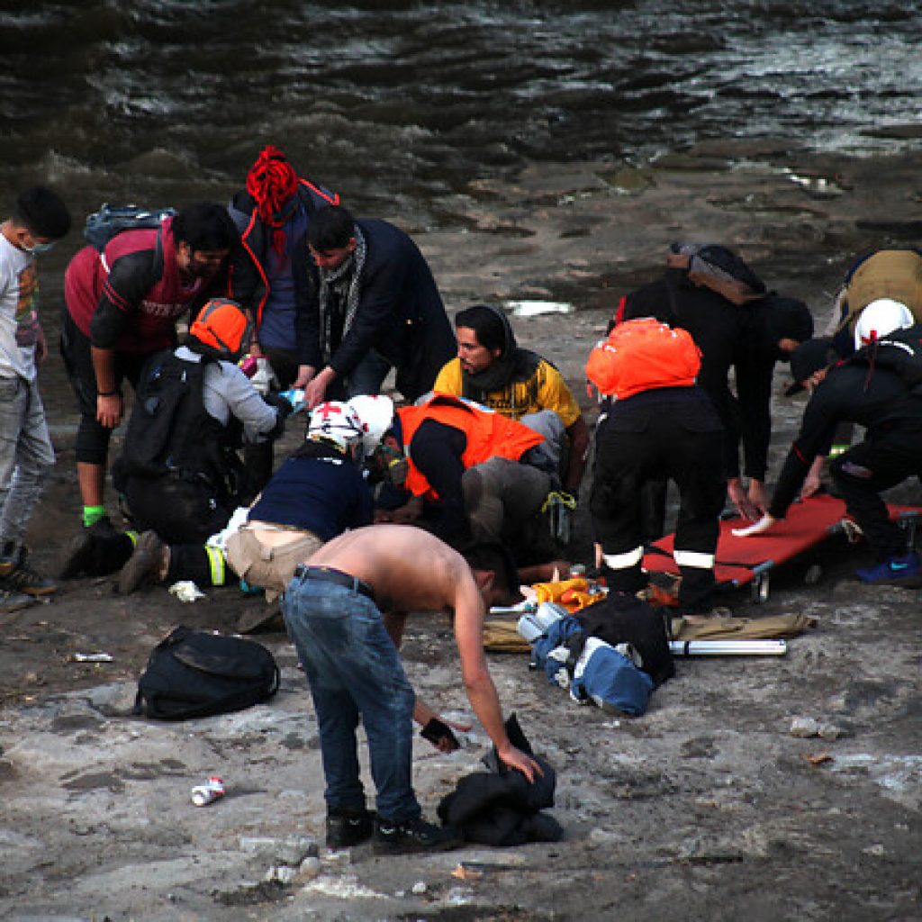 Joven empujado al río Mapocho es detenido por rayados a memorial de Jaime Guzmán
