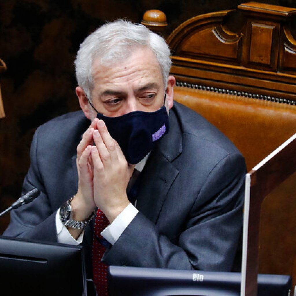 Remueven a funcionarios que fueron a restaurante con Raúl Guzmán