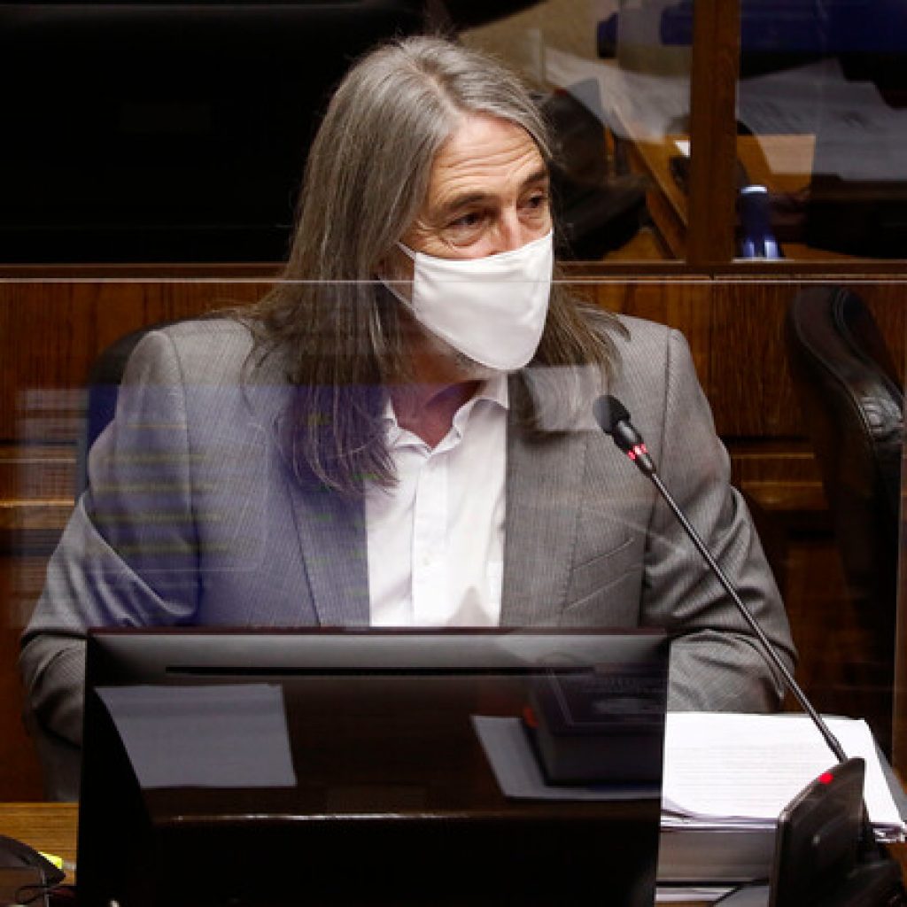 Gobierno adjudica licitación de buses con costos por más del 70% de los actuales