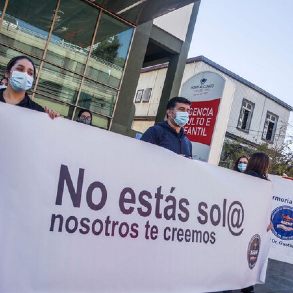 Viña:Funcionarios se manifiestan tras suicidio de enfermera del Hospital Clínico