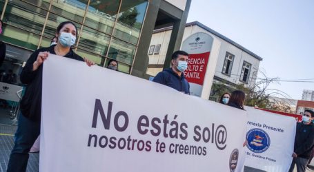 Viña:Funcionarios se manifiestan tras suicidio de enfermera del Hospital Clínico