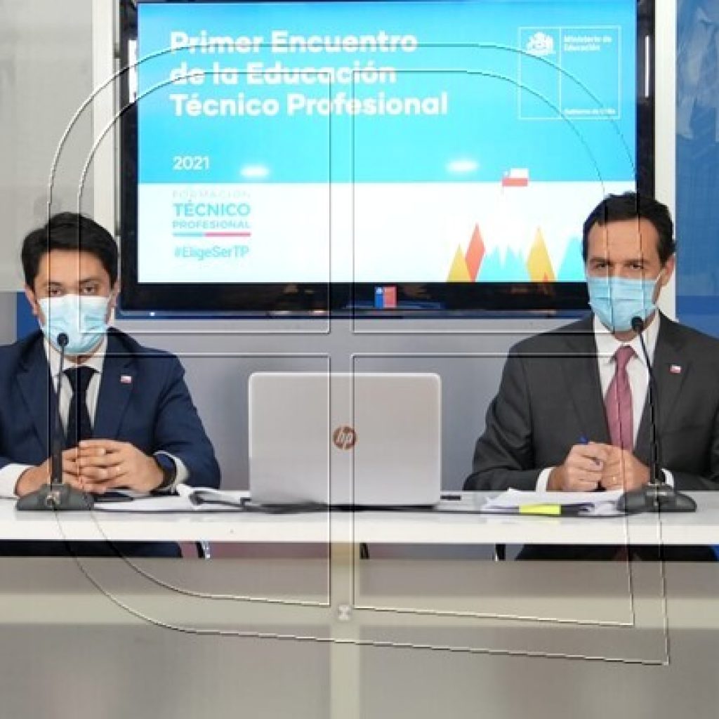 Amplían convenio que permite a estudiantes de liceos técnicos convalidar ramos