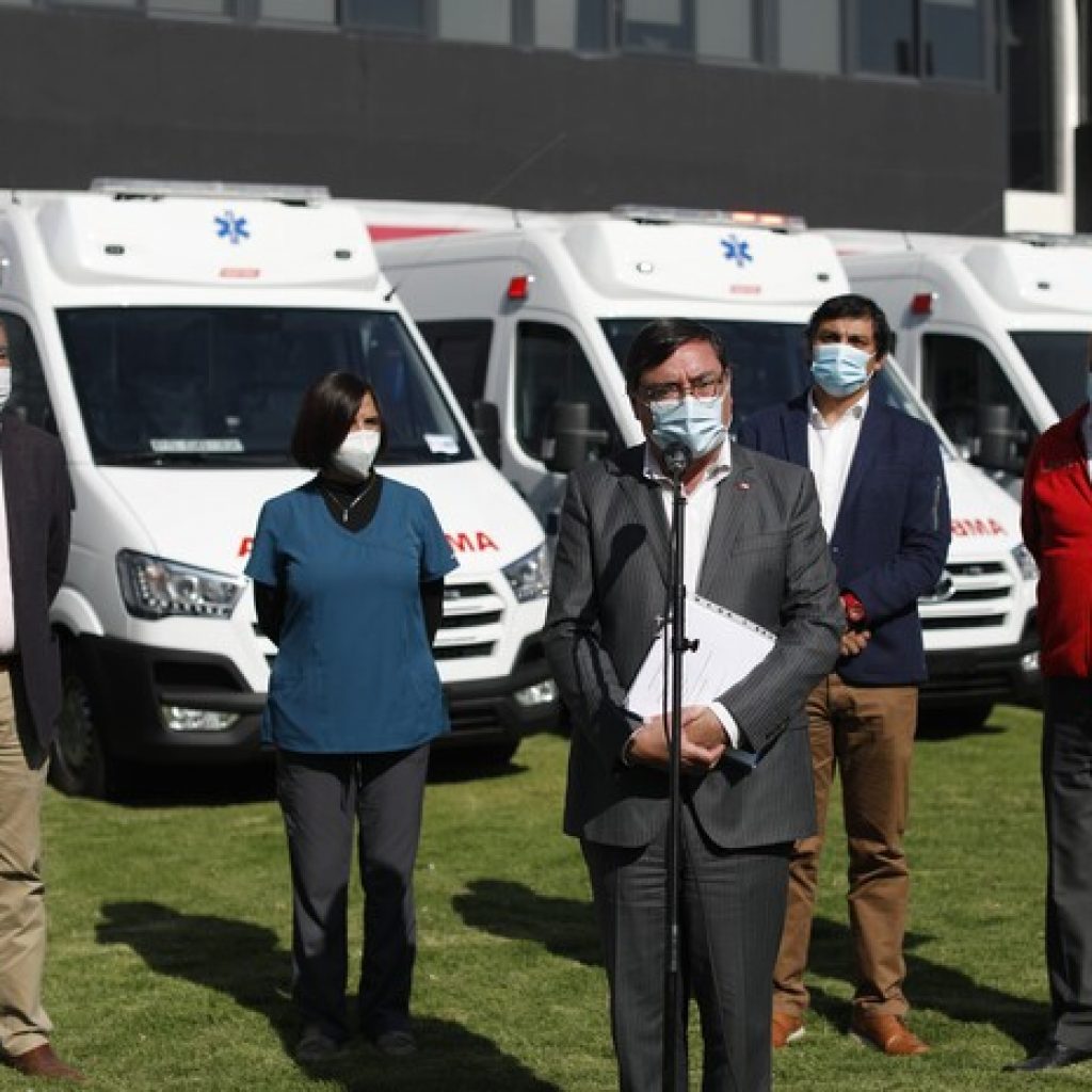 Entregan 11 ambulancias al Servicio de Salud Metropolitano Central