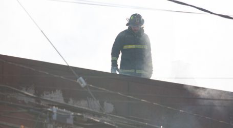 Incendio afectó casa de dos pisos en Estación Central