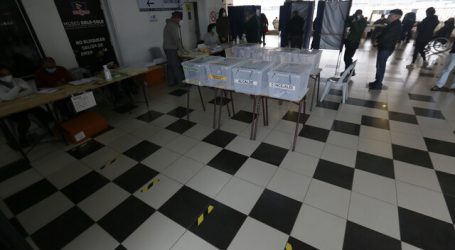 Mujer es detenida por fotografiar su voto en el estadio Monumental