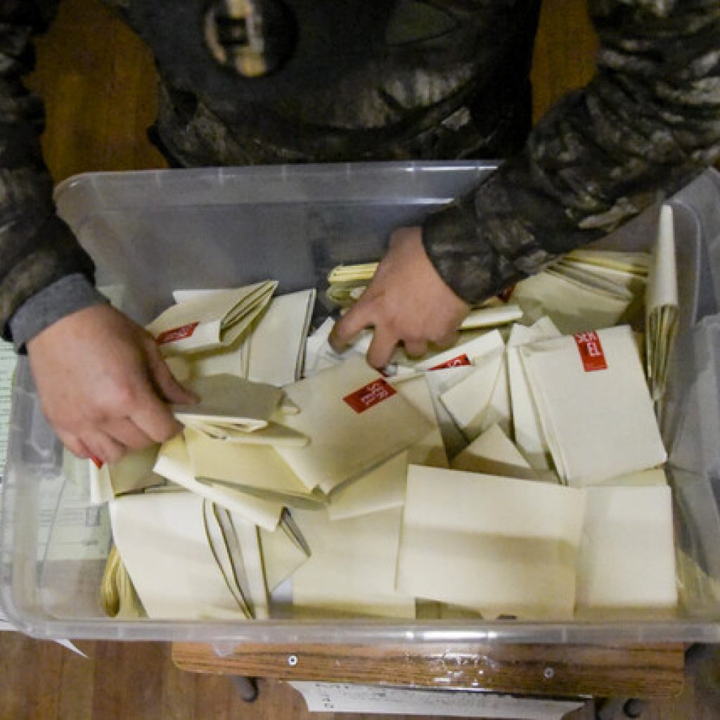 España ofrece a Chile compartir su experiencia en el proceso constitucional