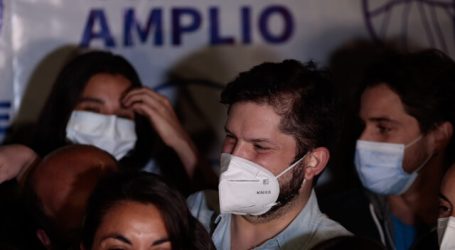 Gabriel Boric juntó las firmas para competir en las primarias presidenciales