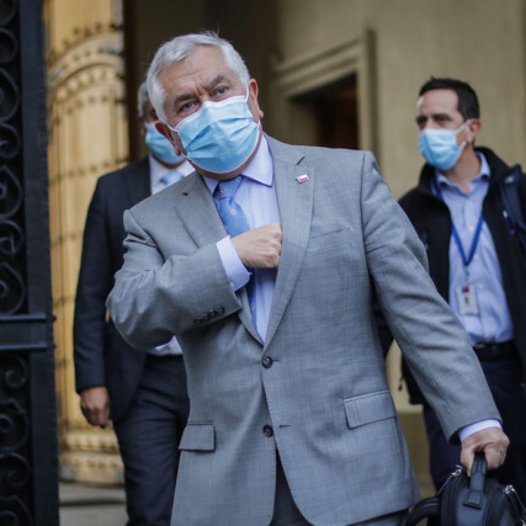 Ministro Paris reitera llamado a reforzar los cuidados sanitarios individuales