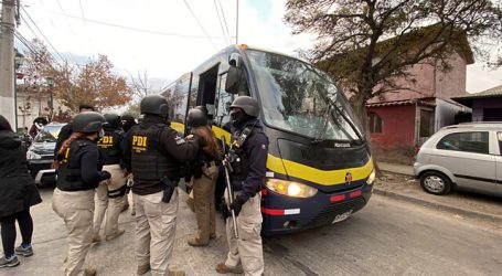 PDI detuvo a 22 personas tras allanamiento a departamentos en La Cisterna
