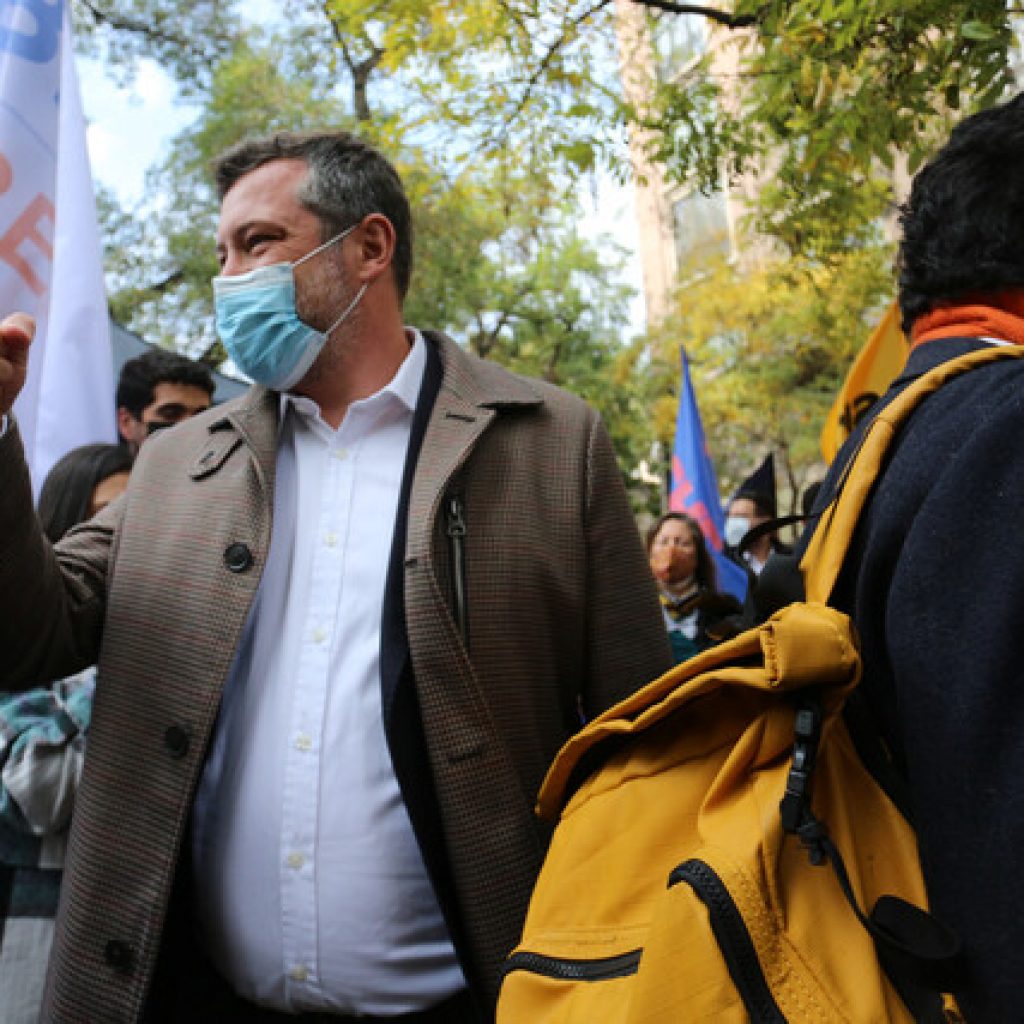 Sichel emplazó a Lavín por declaraciones de Rodolfo Carter