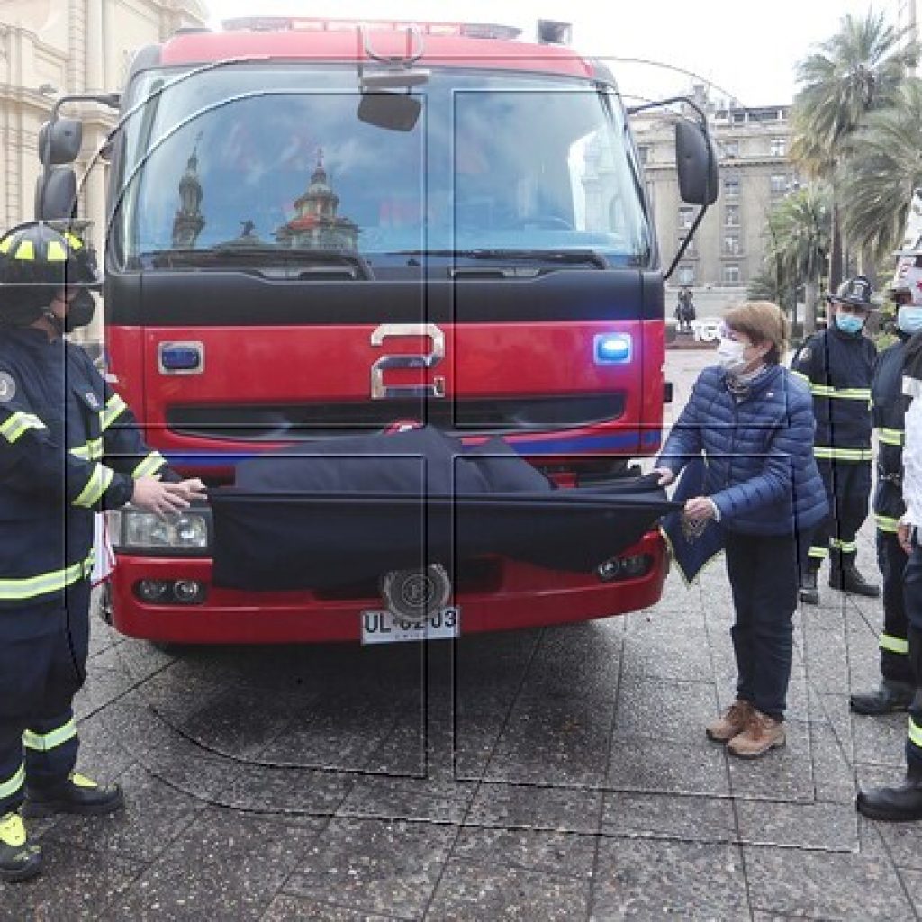 Presentan carro de Bomberos reacondicionado para incendios patrimoniales