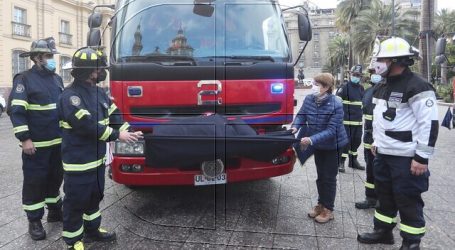 Presentan carro de Bomberos reacondicionado para incendios patrimoniales