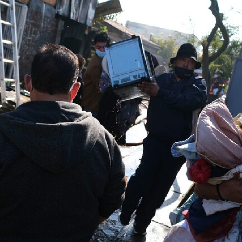 Cuatro personas fallecieron en incendio en la comuna de Peñalolén