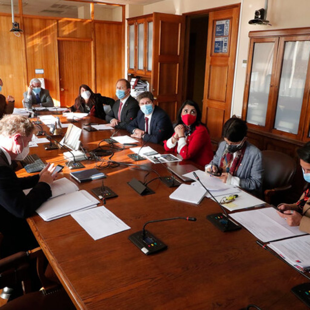 IFE universal se votaría mañana en Comisión de Desarrollo Social