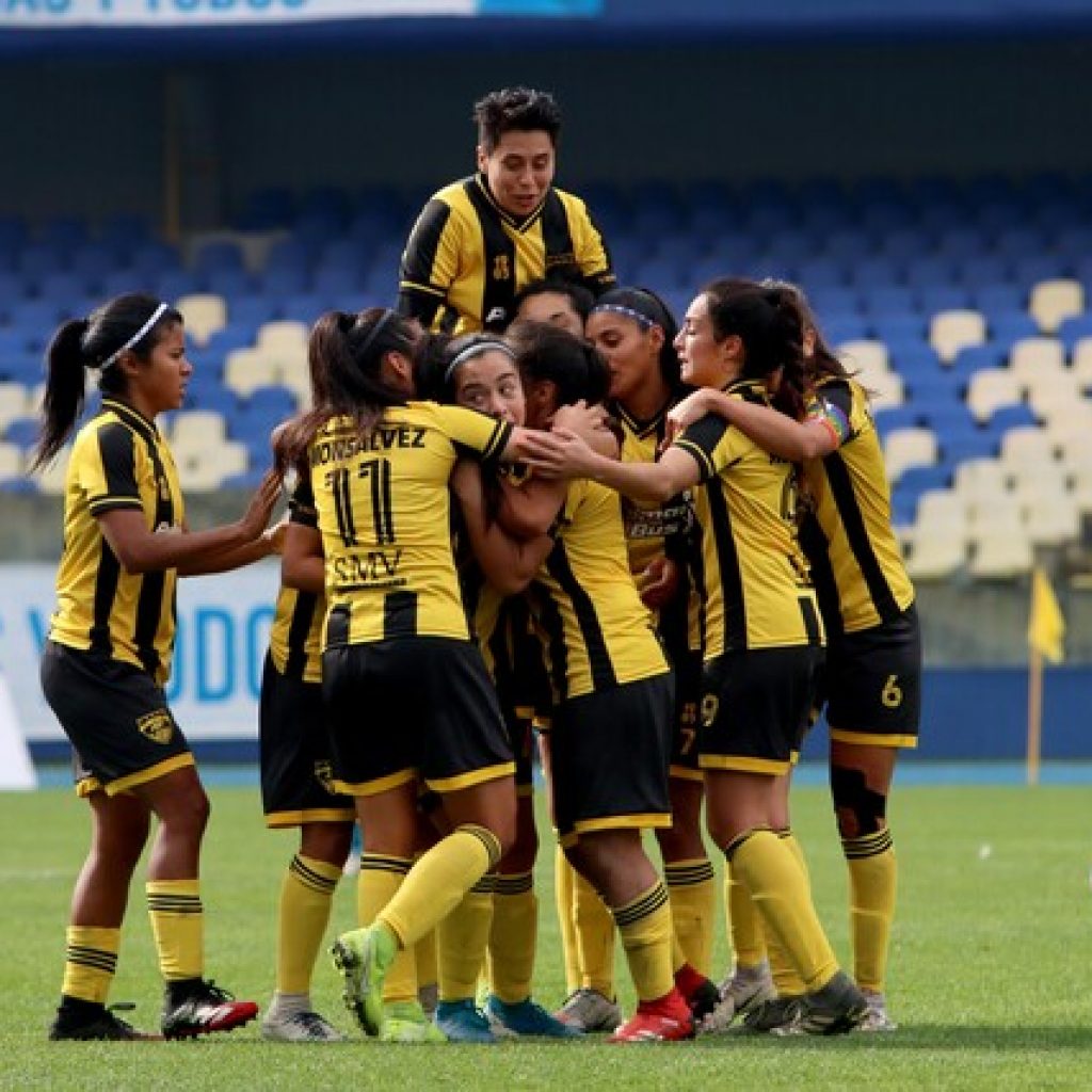 Campeonato Femenino: La 'U' goleó a Everton y sigue firme al frente del Grupo B