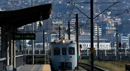 Día del Patrimonio: Emblemático tren AES 11 hizo un recorrido en Valparaíso