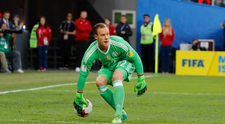 El alemán Marc-André ter Stegen fue operado de su rodilla derecha