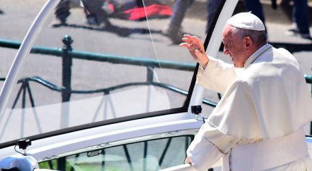 El Papa insta al diálogo en Colombia y defiende el derecho a la protesta
