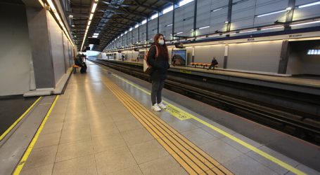 Metro de Santiago cerró la estación Macul por presencia de humo