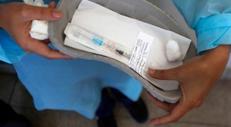 Suspenden vacunación de segunda dosis de AstraZeneca a menores de 45 años