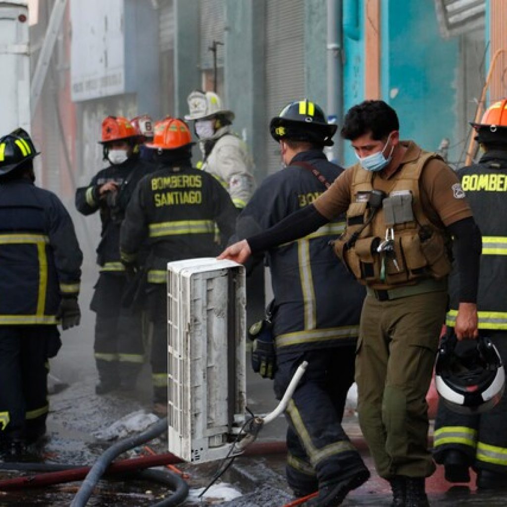 Tres fallecidos dejó incendio en vivienda de la comuna de Recoleta