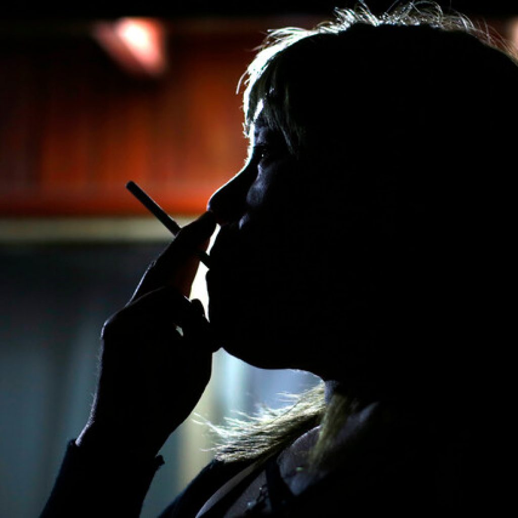 Comisión de Salud aprueba legislar venta de cigarrillos electrónicos