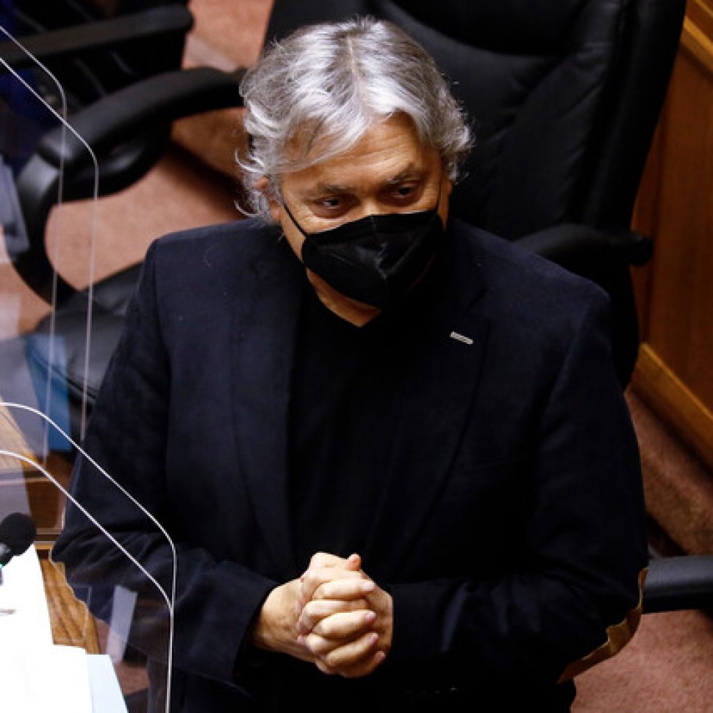 Navarro busca firmas para llevar al TC decreto de Piñera sobre Constituyente