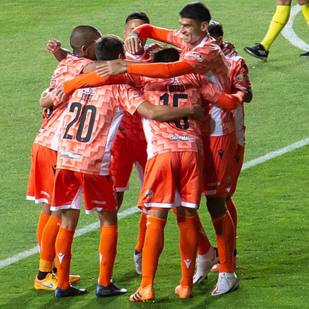 Plantel y cuerpo técnico de Cobreloa deberá cumplir cuarentena obligatoria
