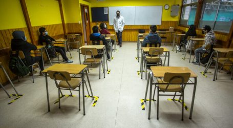 Fenats y Colegio de Profesores se unen oponiéndose a las clases presenciales