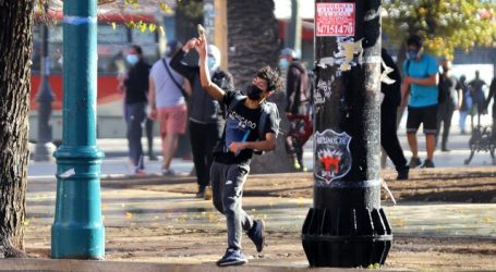 Manifestantes y Carabineros se enfrentaron durante la Cuenta Pública