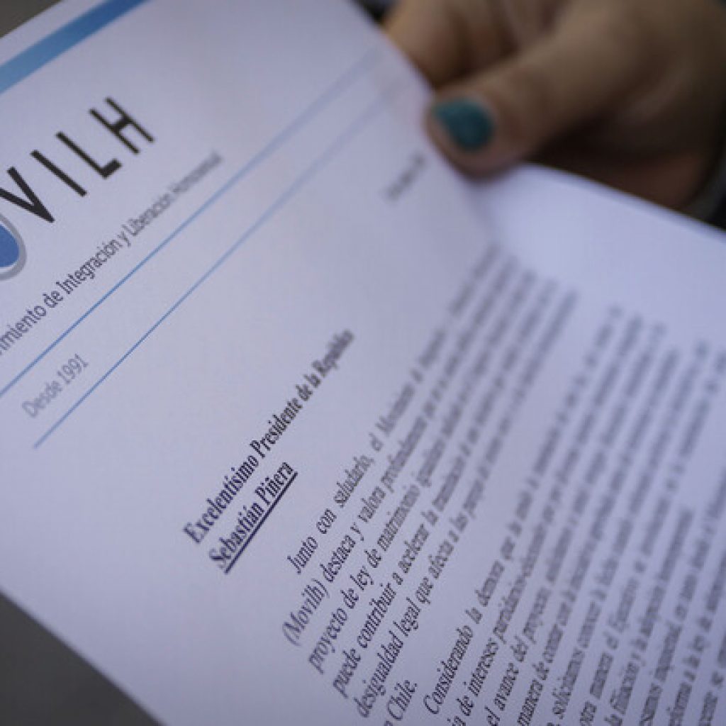 Movilh pide a Piñera "discusión inmediata" del Matrimonio Igualitario