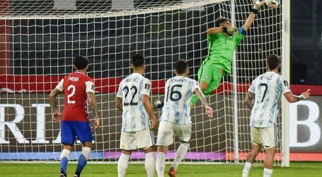 Claudio Bravo: “Es imperioso ganarle a Bolivia para meternos en la pelea”