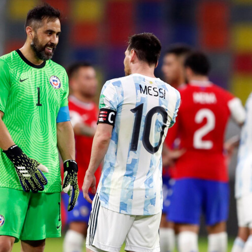 Claudio Bravo acaparó portadas y elogios de la prensa internacional