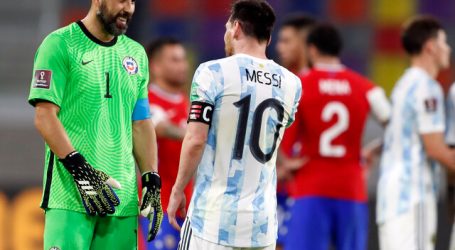 Claudio Bravo acaparó portadas y elogios de la prensa internacional
