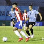 Suspenden a árbitros por gol mal anulado en duelo entre Uruguay y Paraguay