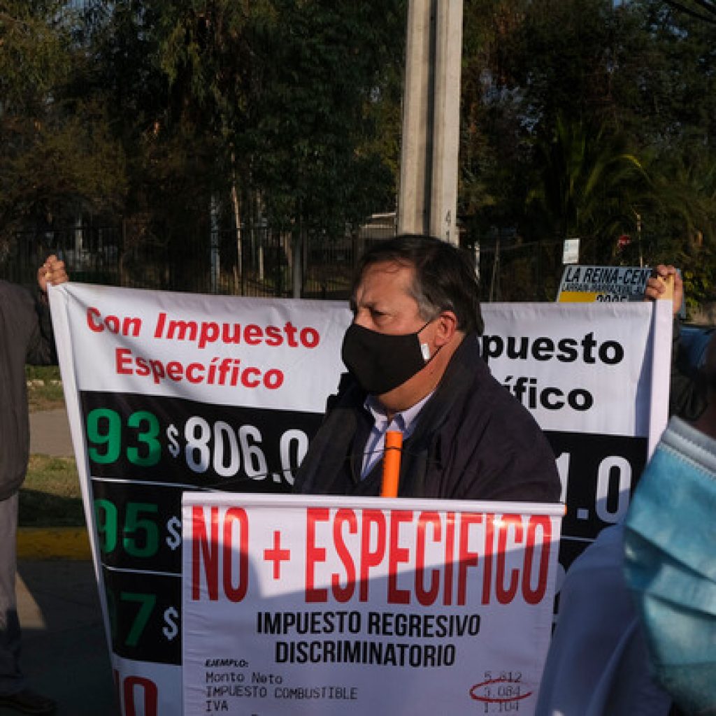 AMUCH llamó al Gobierno a eliminar el impuesto específico a la bencina