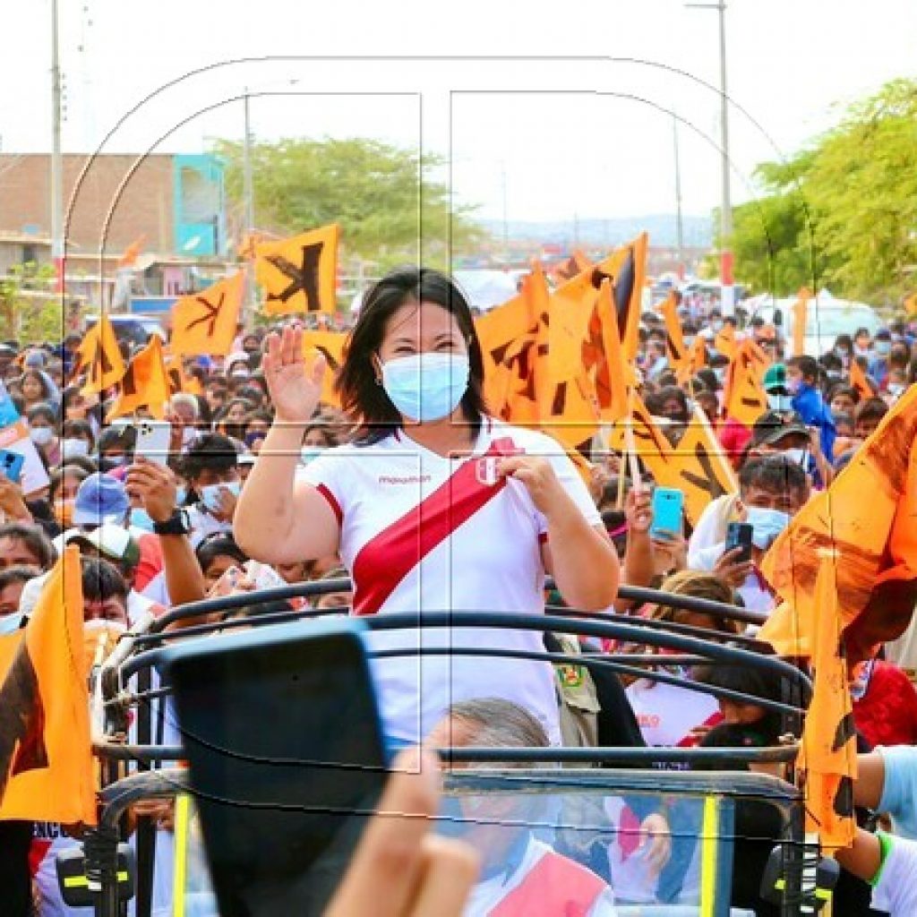 Fujimori exige recuento de votos "hasta el final" tras asistir a marcha en Lima