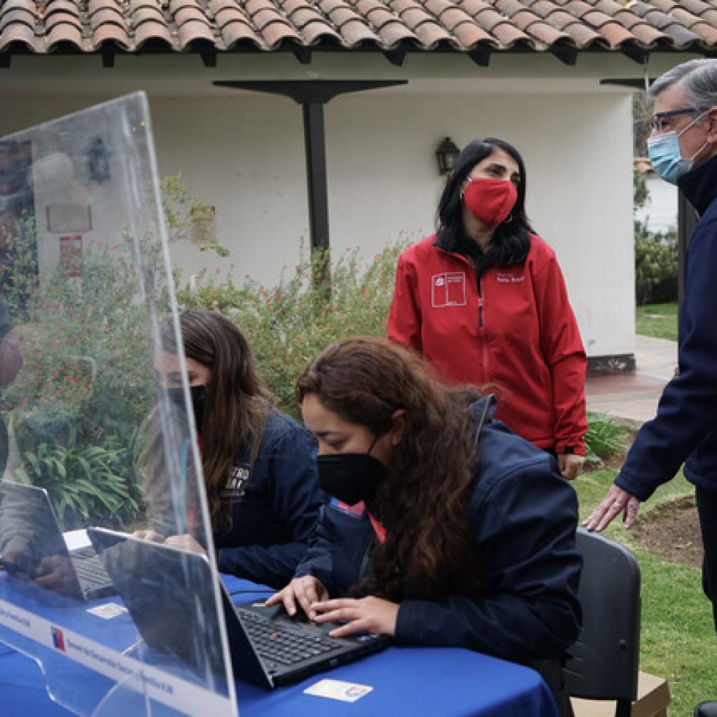 Surgen acusaciones de intervencionismo tras actividad de Rubilar con Lavín