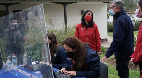 Surgen acusaciones de intervencionismo tras actividad de Rubilar con Lavín