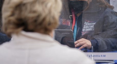 IFE Universal: Ministra Rubilar participó de operativo del RSH en Las Condes