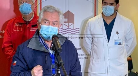Ministro de Salud visitó Unidad de Paciente Crítico del Hospital de Castro