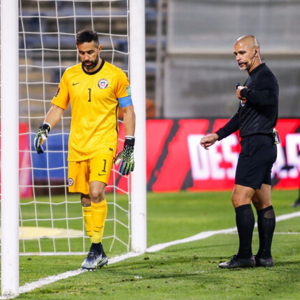 Conmebol liberó diálogo de Aquino con el VAR en penal de Maripán ante Bolivia
