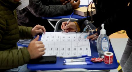Comenzó el cierre de mesas y conteo de votos en 13 regiones del país