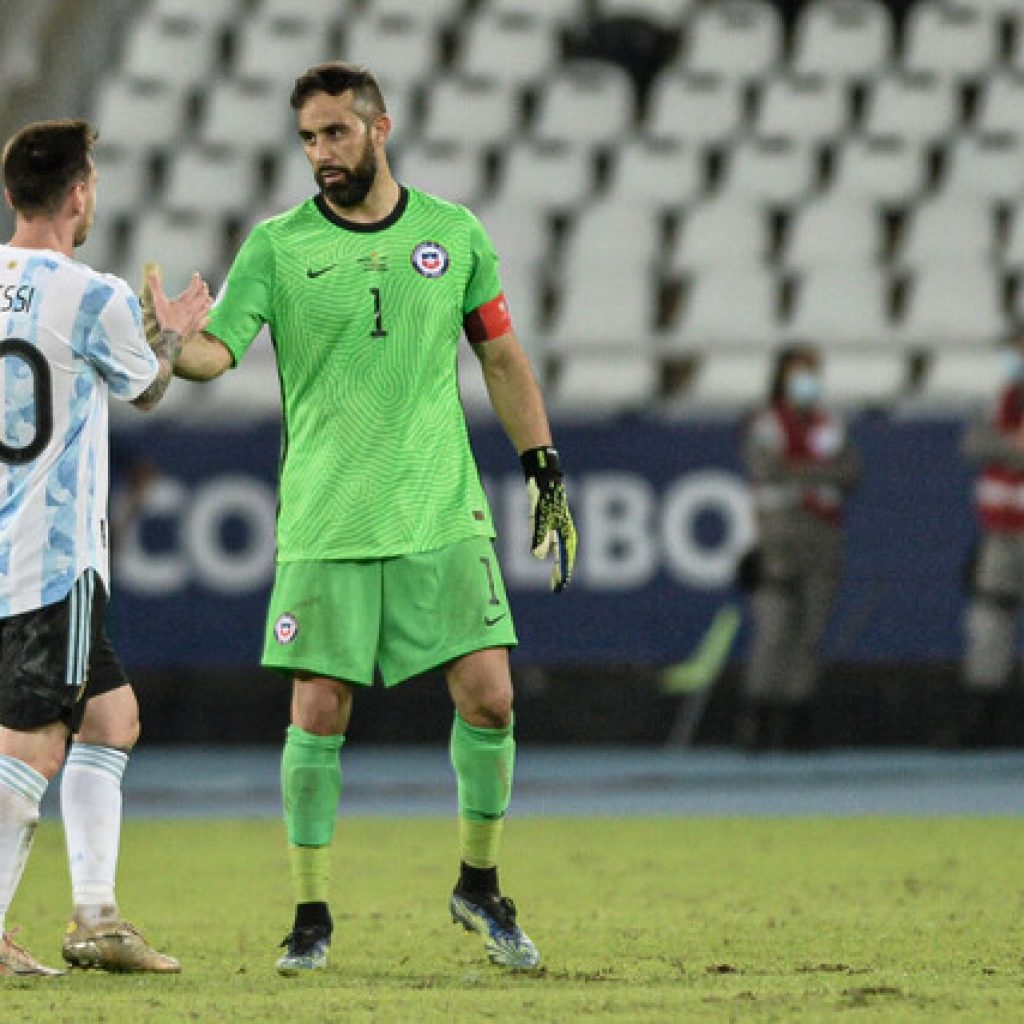 Claudio Bravo: “Nos vamos contentos con el partido que hicimos ante Argentina"