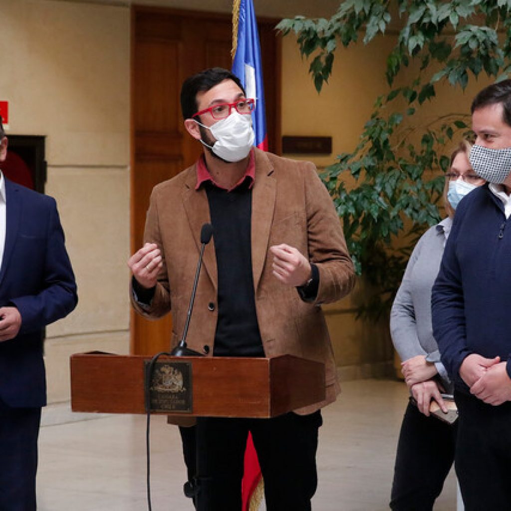Diputados de oposición anunciaron interpelación a ministro Paris