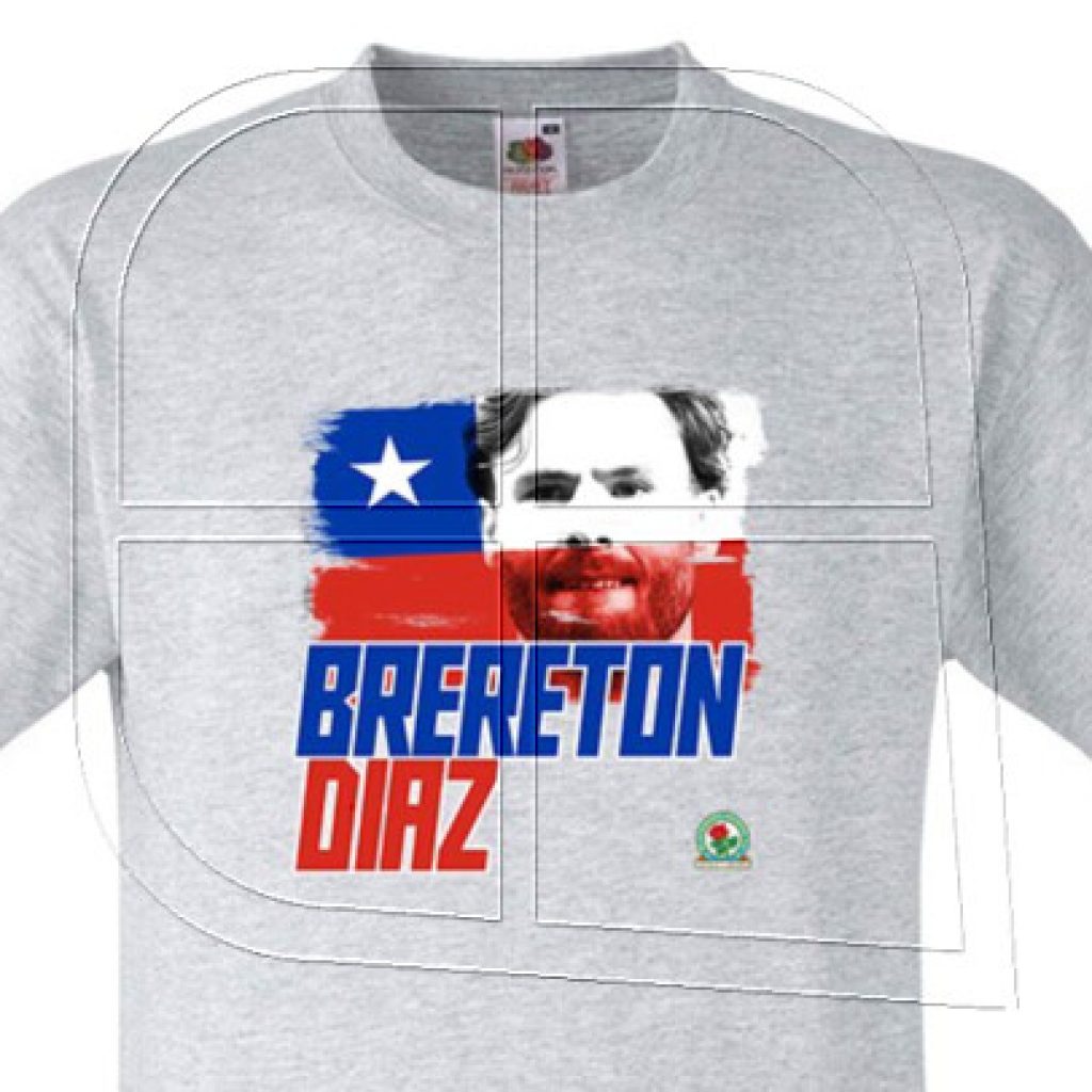 Blackburn Rovers lanza línea de camisetas con rostro de Ben Brereton