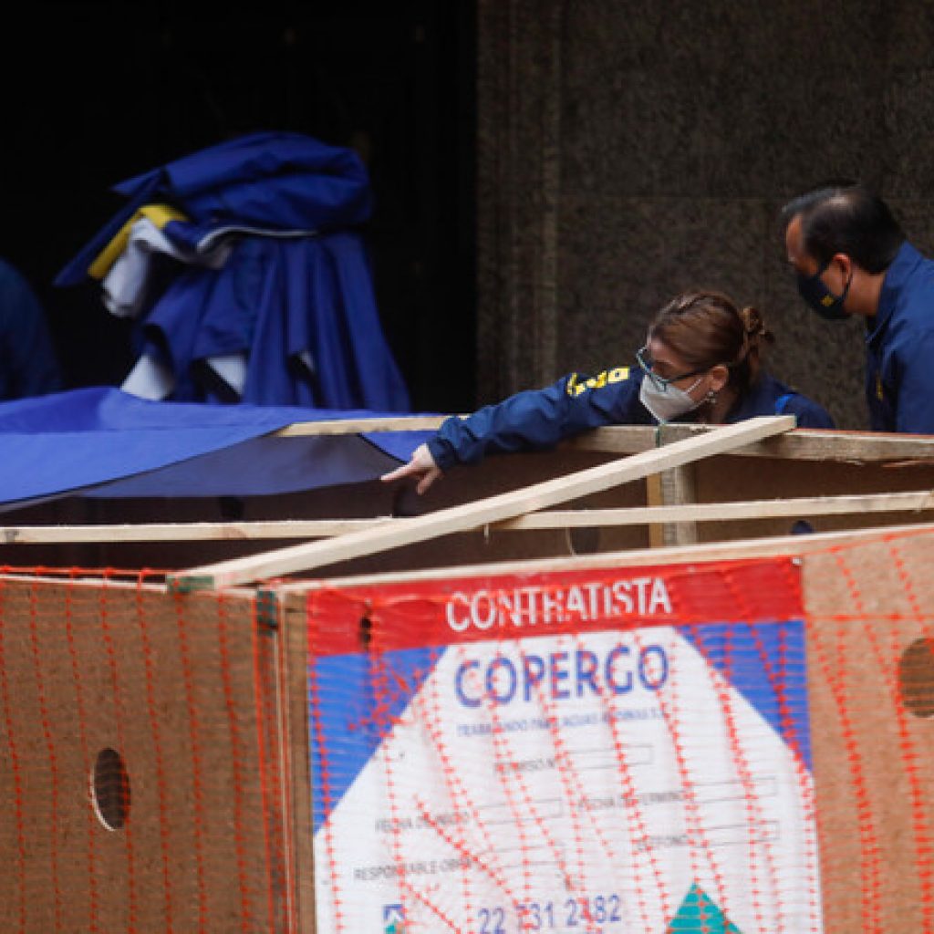 PDI investiga hallazgo de cuerpo calcinado en plena vía pública en Santiago