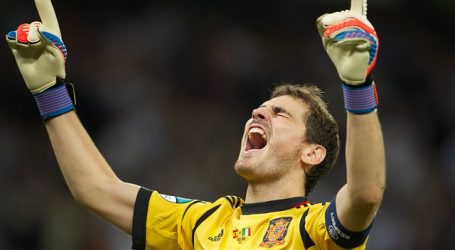 Iker Casillas inaugura “orgulloso” su Cruyff Court